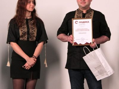 Vladyslav Hrynevych, Jr., Regional Manager of UJE's Office in Ukraine, received a certificate of appreciation from the Wiki Loves Monuments organizers, Kyiv, 31 May 2025.